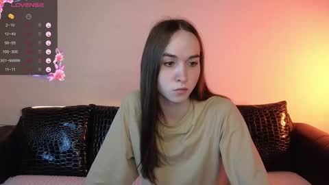 Snapshot of foxxy_girl_ chatting on 09-21-25, 10:06 andice online show from 09-21-25, 10:06