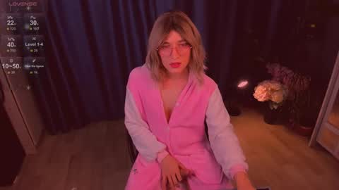 Snapshot of foxy_jpg chatting on 10-14-25, 09:43 Sue online show from 10-14-25, 09:43