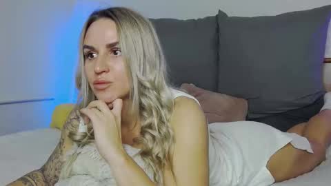 Foxy Kimmi online show from 11-22-25, 07:07