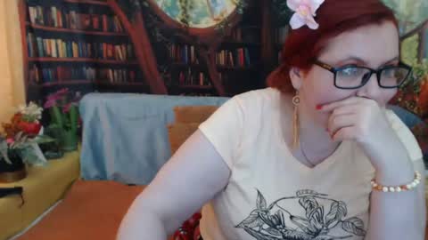 Snapshot of foxydesiree chatting on 06-18-26, 05:17 foxydesiree online show from 06-18-26, 05:17