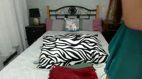 foxyhershey online show from 12-20-24, 09:06