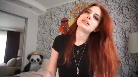 Snapshot of foxyirene chatting on 03-08-25, 10:22 FoxyIrene online show from 03-08-25, 10:22