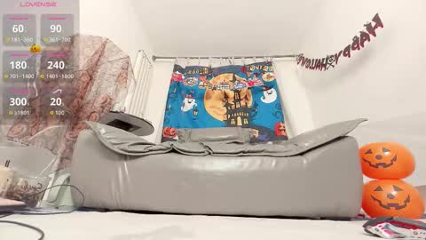 yiyi online show from 10-25-25, 12:02