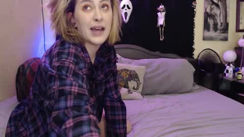 Snapshot of foxymalloryknoxy69 chatting on 10-12-25, 08:13 Mallory Koxx online show from 10-12-25, 08:13