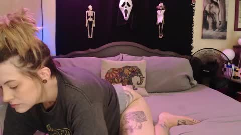 Snapshot of foxymalloryknoxy69 chatting on 10-16-25, 06:09 Mallory Koxx online show from 10-16-25, 06:09