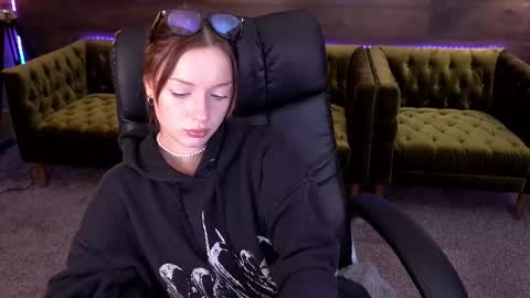 Snapshot of foxymayy chatting on 09-20-25, 12:39 Maya online show from 09-20-25, 12:39