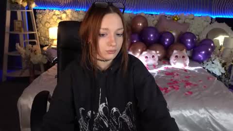 Snapshot of foxymayy chatting on 02-10-26, 01:48 Maya online show from 02-10-26, 01:48