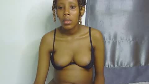 Snapshot of foxypennyy chatting on 10-25-25, 08:36 foxypennyy online show from 10-25-25, 08:36