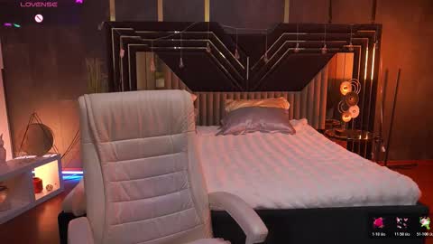 Snapshot of foxyykate chatting on 02-13-26, 01:23 Kate online show from 02-13-26, 01:23