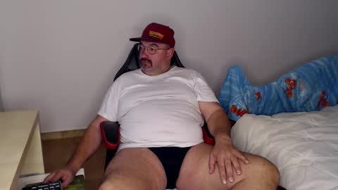 Snapshot of fraboys chatting on 11-15-25, 07:27 Fraboys online show from 11-15-25, 07:27