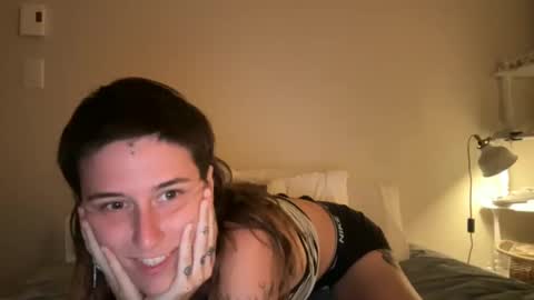 Chlo online show from 09-19-25, 01:51