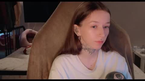 fran_bow online show from 05-09-26, 02:11