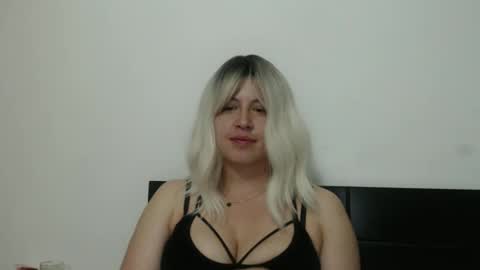 Snapshot of francescaasmith chatting on 02-21-25, 01:33 Francesca online show from 02-21-25, 01:33