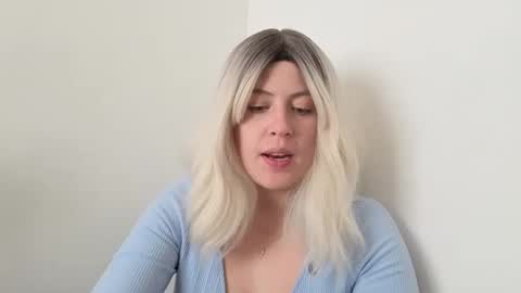 Snapshot of francescaasmith chatting on 09-19-25, 09:04 Francesca online show from 09-19-25, 09:04