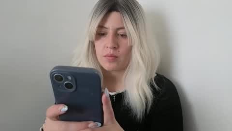 Snapshot of francescaasmith chatting on 09-23-25, 07:39 Francesca online show from 09-23-25, 07:39