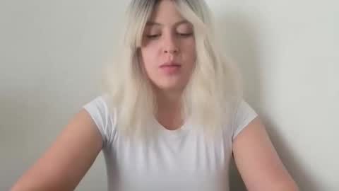 Snapshot of francescaasmith chatting on 10-24-25, 09:22 Francesca online show from 10-24-25, 09:22