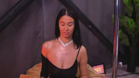 Snapshot of francescadante chatting on 03-25-26, 07:03 francescadante online show from 03-25-26, 07:03