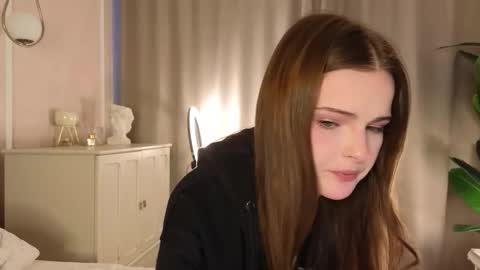 Marybrown eye Katy gray eye online show from 02-13-26, 12:01