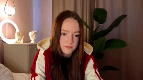 Marybrown eye Katy gray eye online show from 03-01-26, 08:38