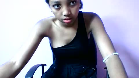 Snapshot of francia333068 chatting on 06-10-26, 05:07 francia333068 online show from 06-10-26, 05:07