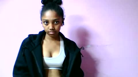 Snapshot of francia333068 chatting on 06-14-26, 05:15 francia333068 online show from 06-14-26, 05:15