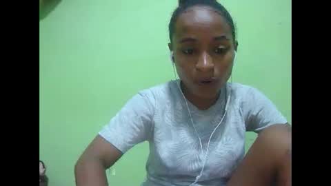 Snapshot of francine925426 chatting on 02-16-26, 06:37 francine925426 online show from 02-16-26, 06:37