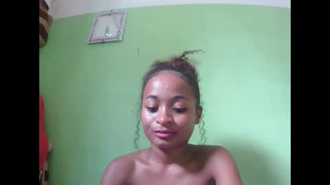 Snapshot of francine925426 chatting on 03-07-26, 12:02 francine925426 online show from 03-07-26, 12:02