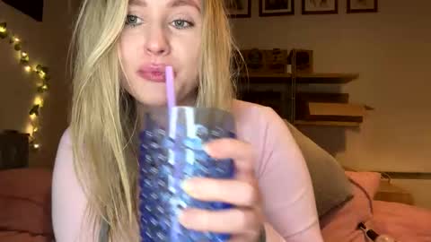 Snapshot of francis_digby chatting on 01-26-25, 12:26 Francis Digby online show from 01-26-25, 12:26