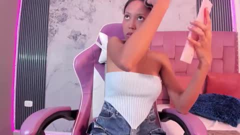 Laura online show from 11-27-25, 07:49