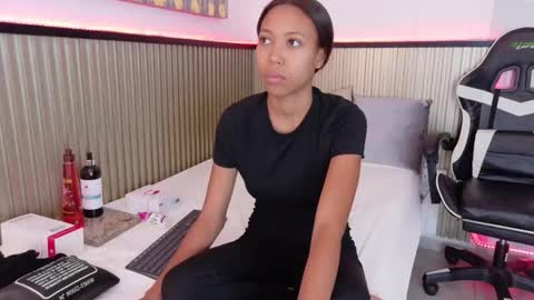 Laura online show from 12-21-25, 12:23