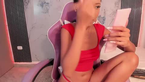 Laura online show from 05-20-26, 07:42
