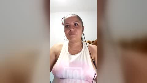 Snapshot of francy_froz chatting on 06-15-26, 02:36 francy froz online show from 06-15-26, 02:36