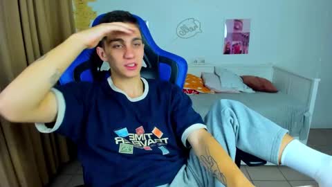 Snapshot of frank_mooree chatting on 10-04-25, 04:21 Frank online show from 10-04-25, 04:21