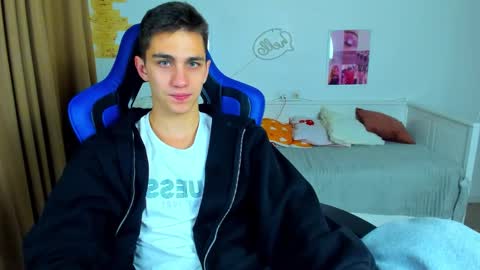 Snapshot of frank_mooree chatting on 10-05-25, 05:06 Frank online show from 10-05-25, 05:06