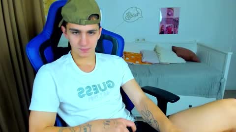 Snapshot of frank_mooree chatting on 10-10-25, 04:44 Frank online show from 10-10-25, 04:44