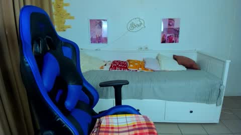 Snapshot of frank_mooree chatting on 10-16-25, 04:46 Frank online show from 10-16-25, 04:46