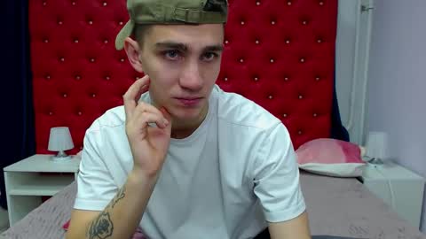 Snapshot of frank_mooree chatting on 10-30-25, 05:09 Frank online show from 10-30-25, 05:09