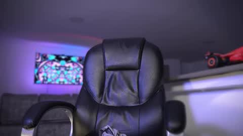 Frank Farrell. Hey remember to give me a thumbs up Ty online show from 10-10-25, 08:24