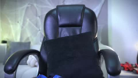 Frank Farrell. Hey remember to give me a thumbs up Ty online show from 11-03-25, 09:27