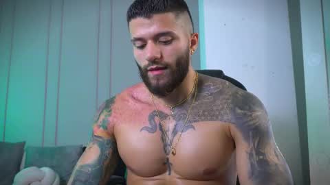 Snapshot of frankfarrellx chatting on 11-08-25, 07:19 Frank Farrell. Hey remember to give me a thumbs up Ty online show from 11-08-25, 07:19