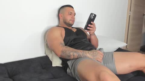 Snapshot of frankmyles01 chatting on 10-09-25, 09:35 frank online show from 10-09-25, 09:35