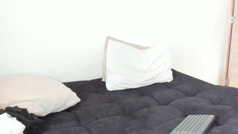 Snapshot of frankmyles01 chatting on 10-19-25, 03:45 frank online show from 10-19-25, 03:45