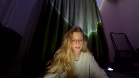 Snapshot of franny_fresh chatting on 03-05-26, 04:03 franny_fresh online show from 03-05-26, 04:03