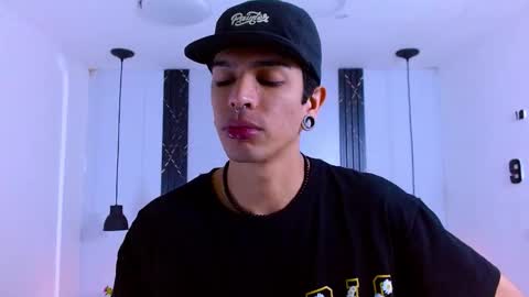 Snapshot of franvill_trato chatting on 12-17-25, 07:09 Franvill trato online show from 12-17-25, 07:09