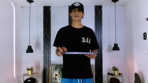 Snapshot of franvill_trato chatting on 02-25-26, 07:45 Franvill trato online show from 02-25-26, 07:45