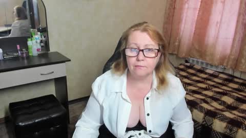 FrauMartha online show from 02-15-25, 01:16