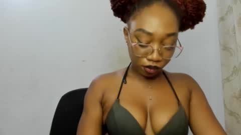 Snapshot of freaky_ebonygirl chatting on 09-17-25, 06:15 Freaky ebonygirl online show from 09-17-25, 06:15