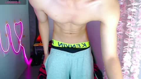 Snapshot of freakymarkxxx chatting on 04-29-26, 05:30 Mark online show from 04-29-26, 05:30