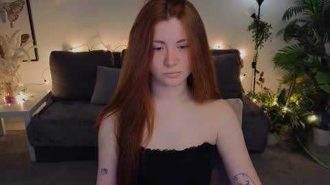 Snapshot of freckle_diyana chatting on 03-25-26, 09:21 Diyana online show from 03-25-26, 09:21