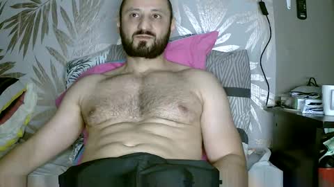 Snapshot of fred4games77 chatting on 10-25-25, 05:40 fred online show from 10-25-25, 05:40